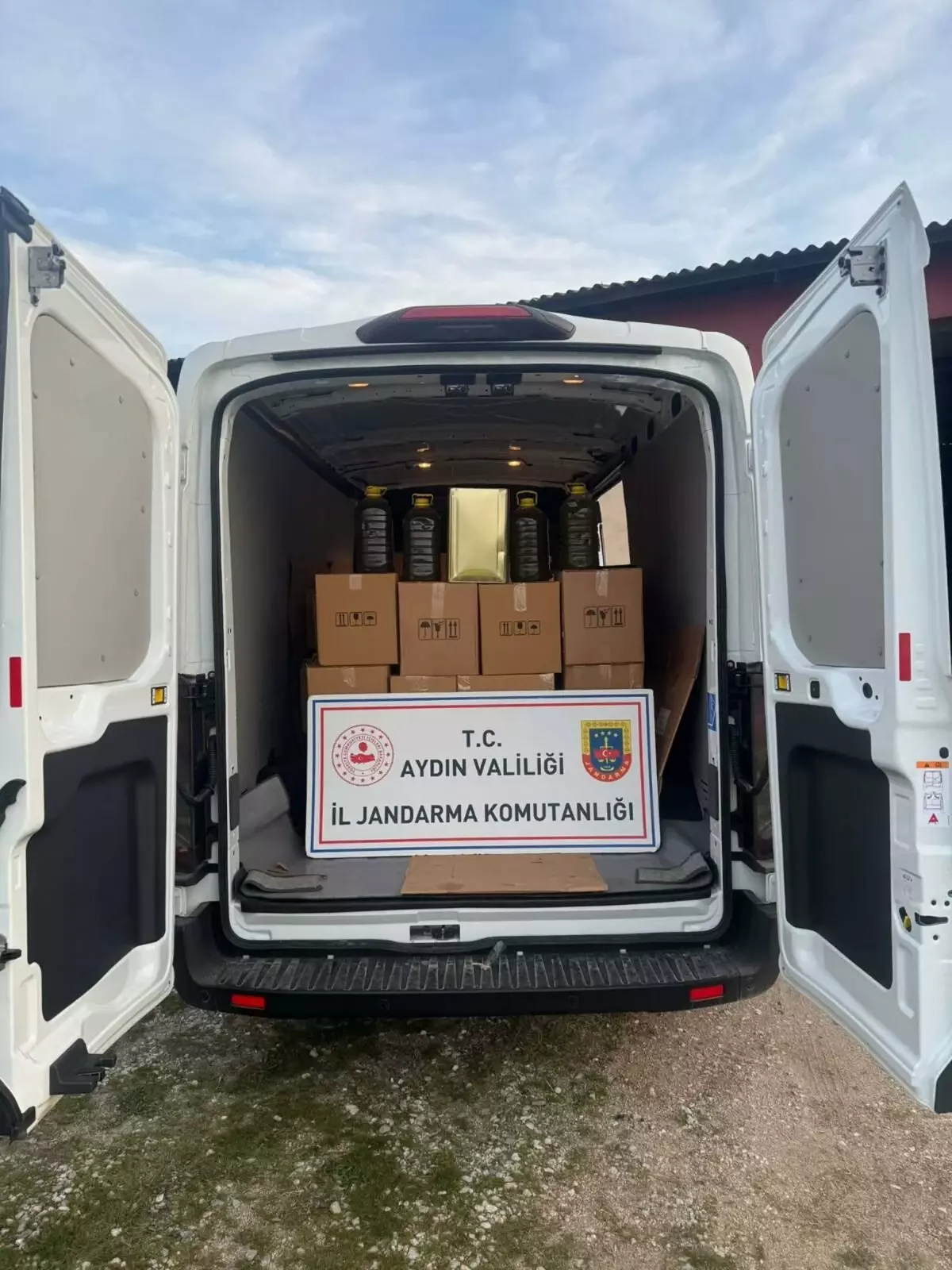 Aydın’da Jandarma, 1,6 Ton Sahte Zeytinyağını Ele Geçirdi