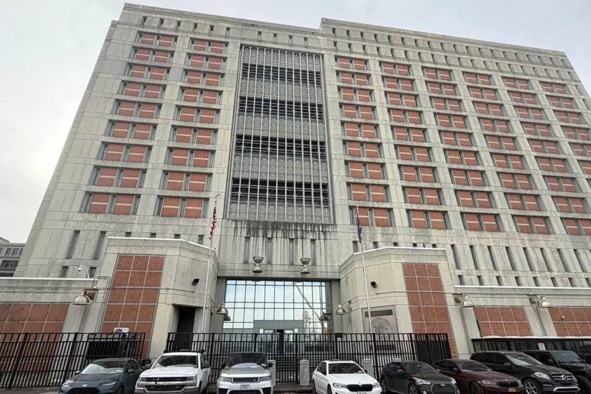 Maduro ve Eşi ABD'de Tutuklandı: Metropolitan Tutukevi'ne Transfer Bekleniyor