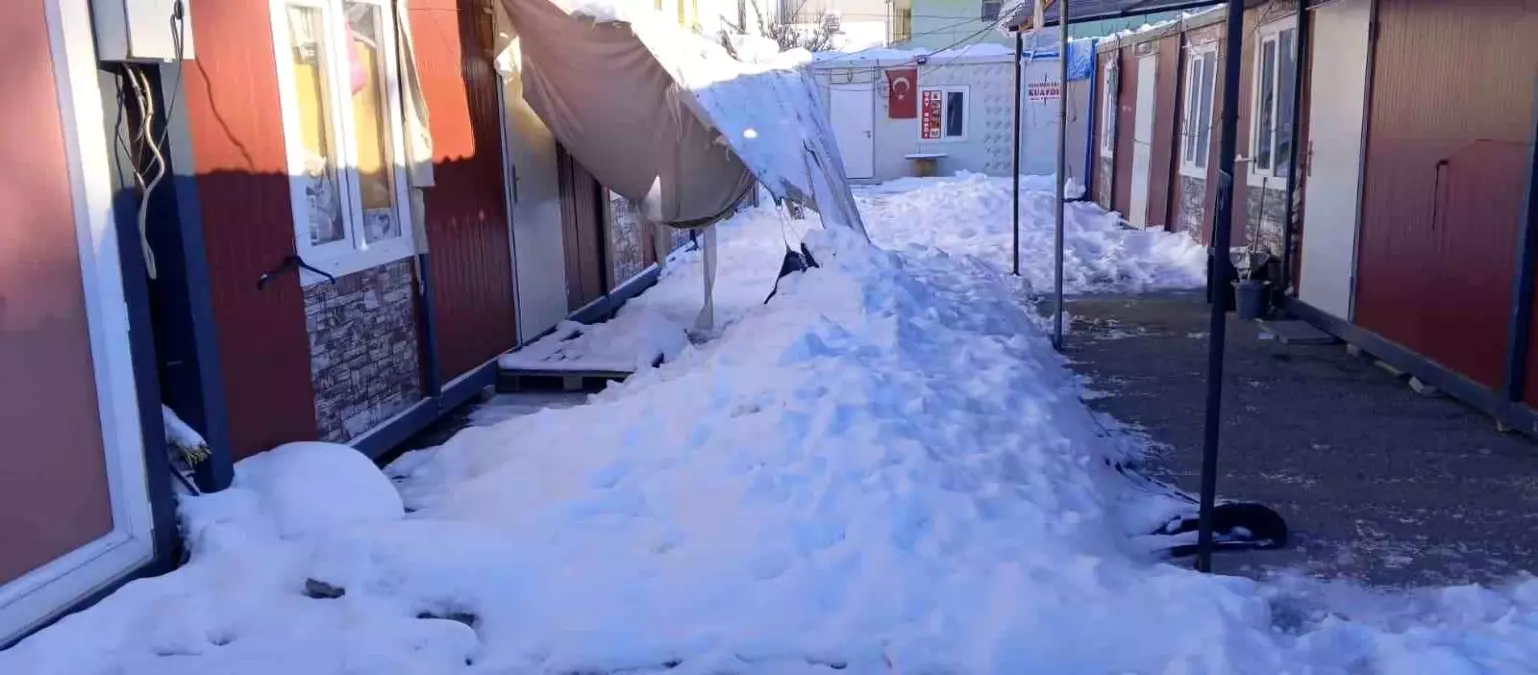 Gölbaşı'nda Kış Rüzgarı: Karın Büyüsü Çadır Gölgeleri Yıktı