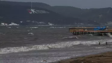 Kuvvetli Lodos Çanakkale Boğazı’nda Gemi Trafiğini Durdurdu