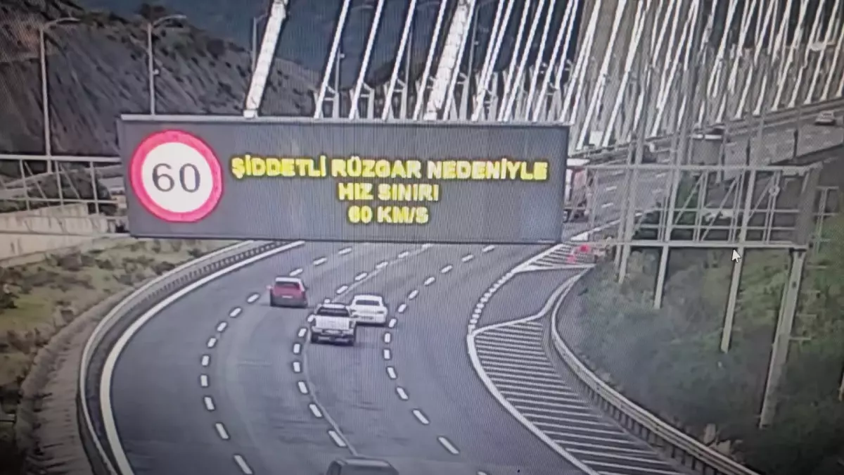 İstanbul’da Yavuz Sultan Selim Köprüsü’ne Şiddetli Rüzgar Uyarısı: Hız Limitleri 60 km/sa’ye Düşürüldü