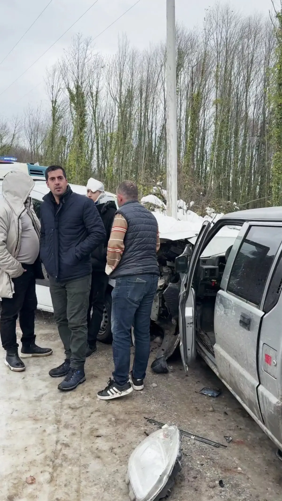 Düzce'de Kamyonet Çarpışması: 3 Çocuk Dahil 7 Yaralı