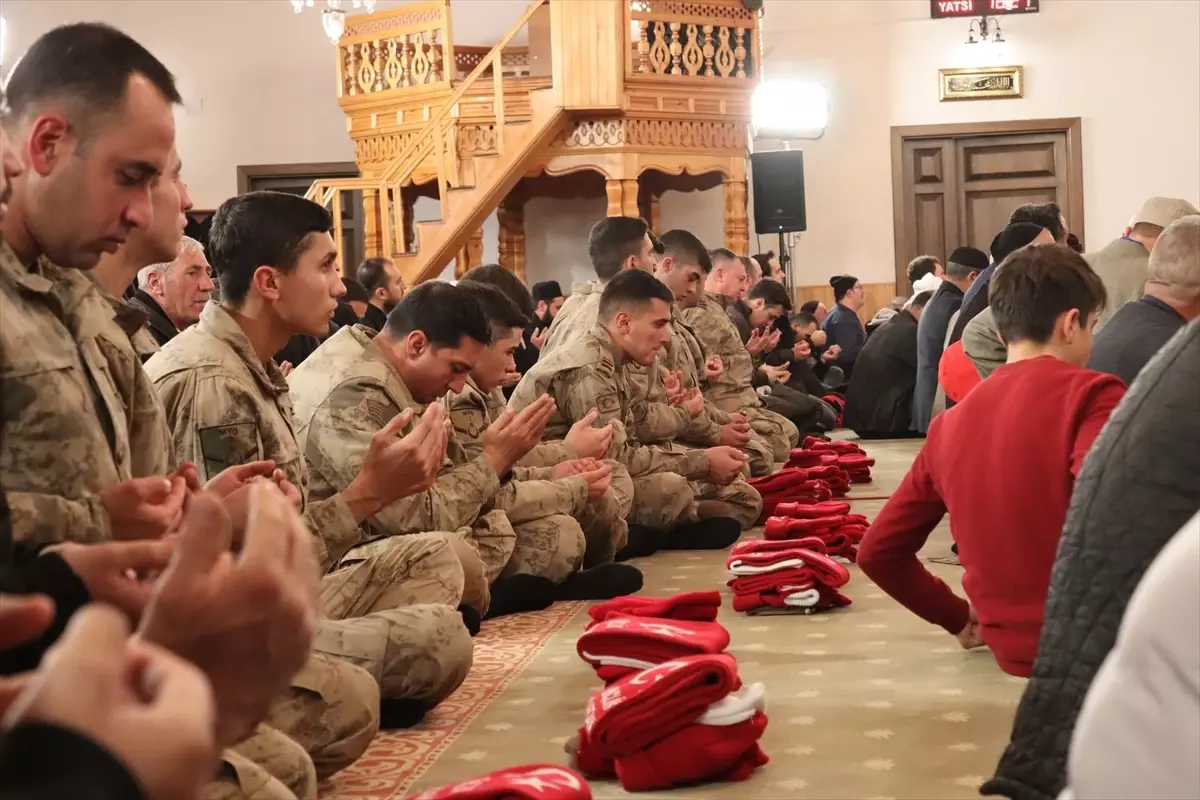 Kars’ta 111. Sarıkamış Şehitleri Anısına Binlerce Katılımcı Meşaleli Yürüyüşe Katıldı