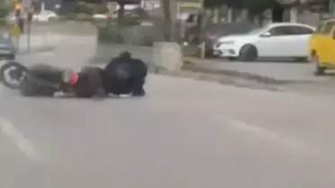 Bursa’da Şiddetli Lodos, Motosiklet Sürücüsünü Kaza Yoluna Sürükledi