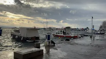 Erdek’te Şiddetli Lodos, Yüksek Dalgalarla Şehri Sarsıyor