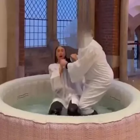 Vaftiz anı fotoğrafı