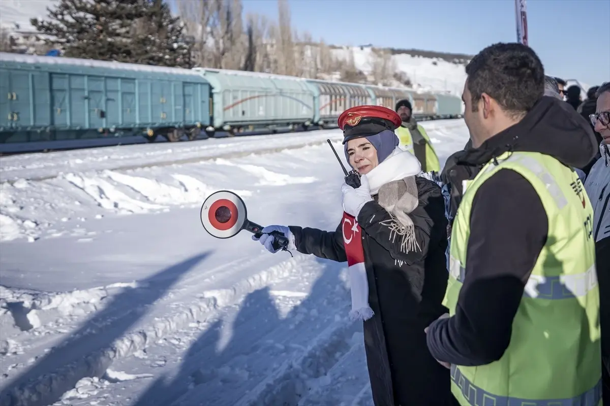 Göktaş’tan Sarıkamış Gençlerine Sıcak Karşılama: Moda ve Duygular Buluştu