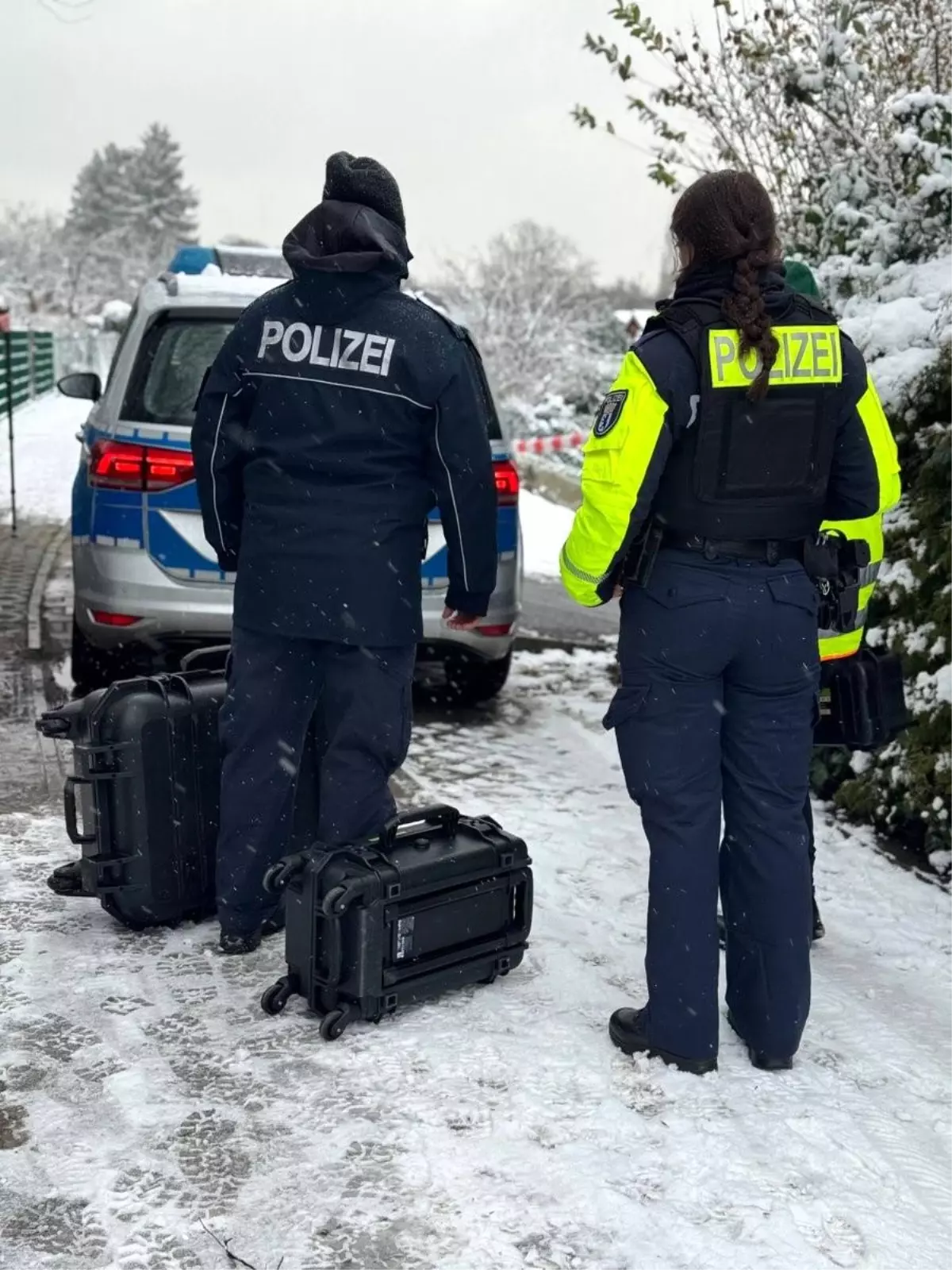 Berlin’in Şok Yangını: 45 Bin Hane Elektriksiz Kaldı, Şehirde Karanlık Günler