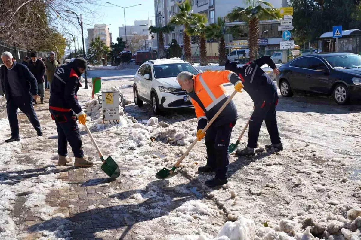 Kahta’da Kışın İz Bırakan Hizmet: Belediye Ekipleri Karla Mücadelede 7/24 Çalışıyor