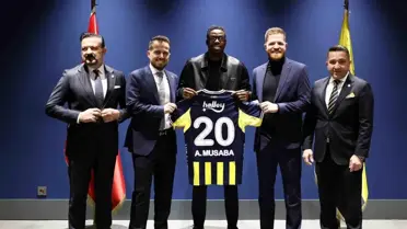 Fenerbahçe, Hollandalı Kanat Oyuncusu Anthony Musaba’yı 4.5 Yıllık Sözleşmeyle Kadrosuna Ekledi