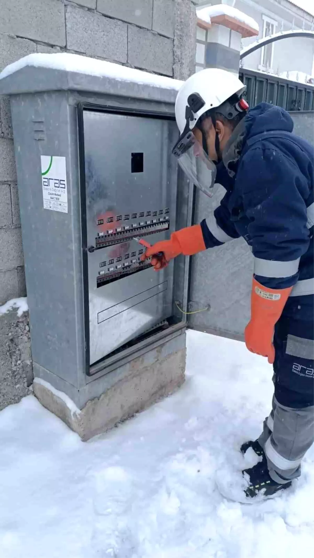 Aras EDAŞ, Yılbaşı Gecesinde Kesintisiz Enerjiyle Işıkları Açıyor