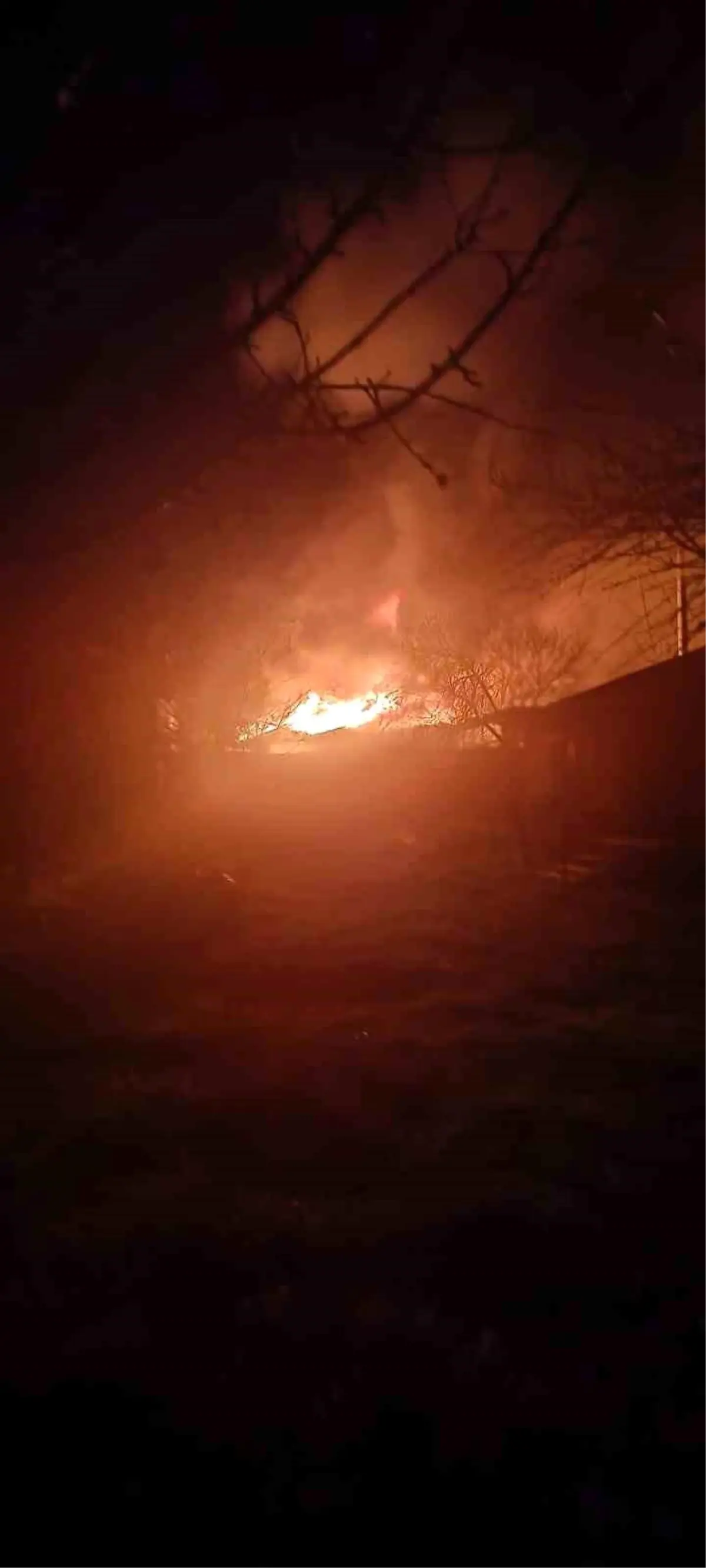 Edirne Havsa'da Ev Yangını: Bir Kişi Dumanla Yaralandı