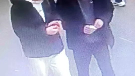 Arnavutköy AVM'sinde İki Çocuk Parfüm Çaldı: Güvenlik Kameraları Olayı Belgeledi