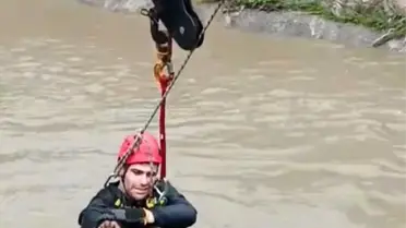 Karabağlar’da Yağış Sonrası Dereye Düşen Köpek İtfaiye Ekipleri Tarafından Hayatta Kurtarıldı