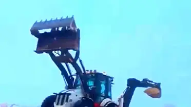 Diyarbakır’da Kar Üzerinde Kepçeyle Heyecanlı Drift Gösterisi