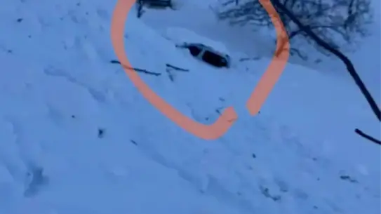 Çığ altında kalan evin iç kısmı