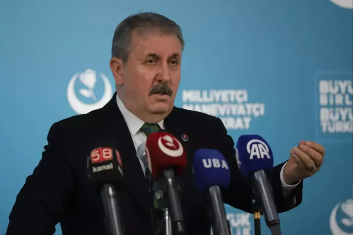 Mustafa Destici açıklama yapıyor