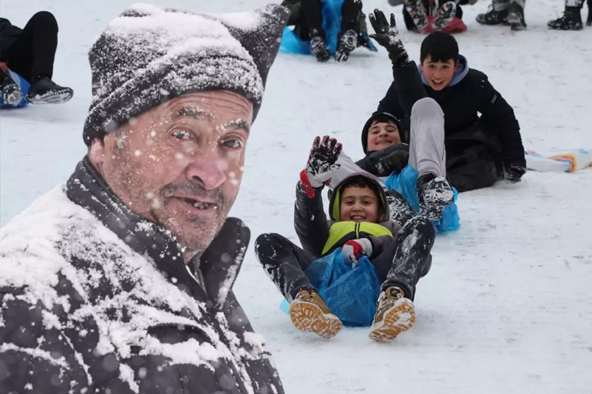 Kar yağışıyla kaplı İstanbul manzarası