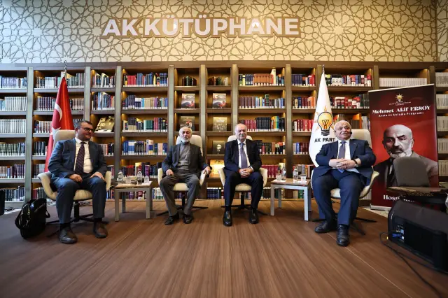 Etkinlikte konuşma yapan Hüseyin Yayman