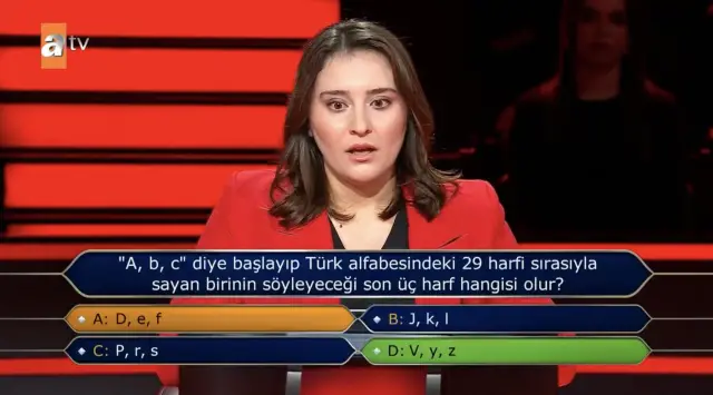 Yarışmacının sahnedeki fotoğrafı