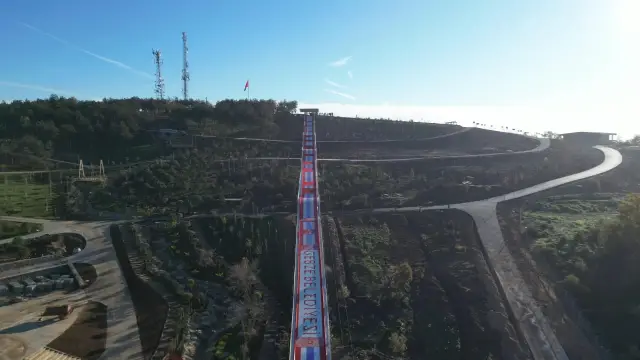 Tesis içinde otopark ve dinlenme alanı