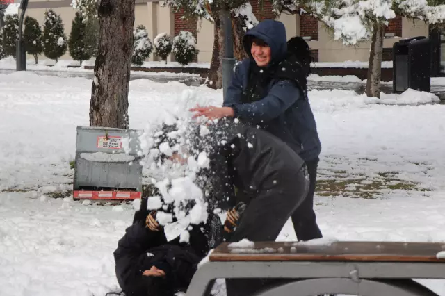 Karla kaplı İstanbul sokakları