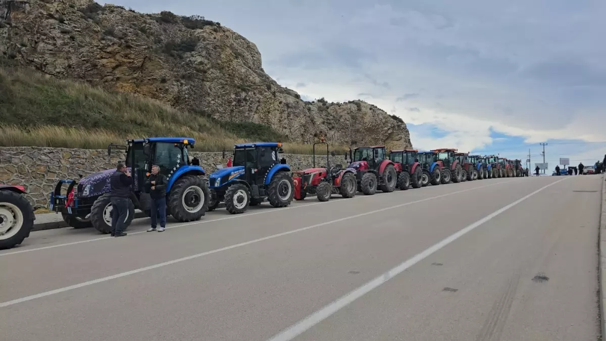 Mudanya’da Çiftçiler, Belediye Arazileri Satışına Karşı Traktör Konvoyuyla Sokakları Doldurdu