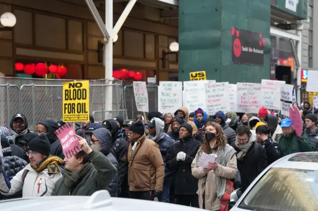 Gösteri sırasında kullanılan uzun namlulu silahlar