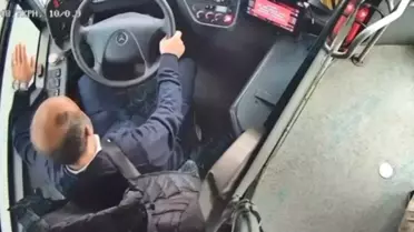 İstanbul’da Lodos Şiddeti: Motosikletler Şehitler Köprüsü’nde Zorluk Yaşıyor, İETT Otobüsü Destek Verdi