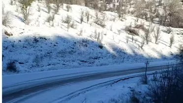 Karla kapalı yolun temizlenmesi