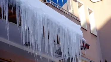 Bitlis'te buz çözülmüş yol