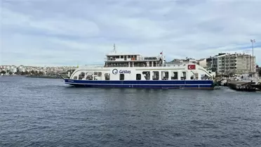 Fırtınalı denizde feribot