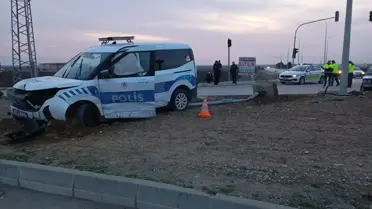 Adana’da Kaçan Otomobil Polis Aracına Çarptı: 3 Memur Yaralı