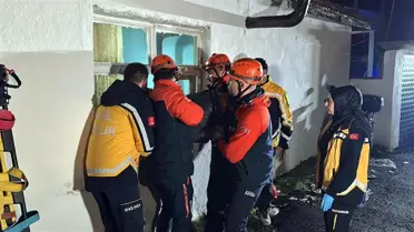 Edirne Çavuşbey Mahallesi'nde Metrek Bina Çökmesi: 4 Kişi Pencereden Tahliye Edildi