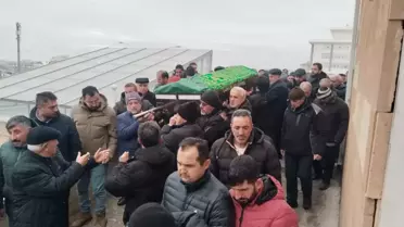 Cüneyt Özdemir'in annesi için çiçek düzenlemesi