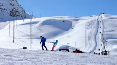 Hakkari Mergabütan Kayak Merkezi'nde Kar Kalınlığı Rekor Seviyede: 1,67 Metre