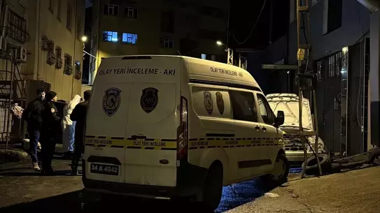 Kağıthane'de Sıcaklık Arayışı Sonuçlandı: Otomobilde Çıkan Yangın Bir Kişiyi Hayata Veda Ettirdi