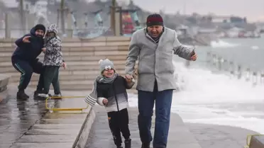 İstanbul’da Şiddetli Lodos: Çatıların Uçtuğu ve Deniz Seferlerinin Askıya Alındığı Gün