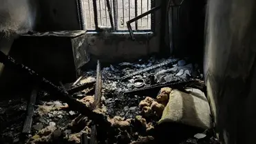 Yangın sonrası söndürülmüş evin iç kısmı