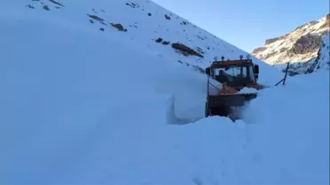 Başkalede Çığ Felaketi Sonrası Yol Yeniden Açıldı: Ekiplerin Çabasıyla Trafik Güvencesi Sağlandı