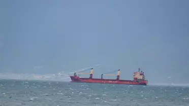 Lodos fırtınası sonrası Edremit Körfezi'nde gemiler