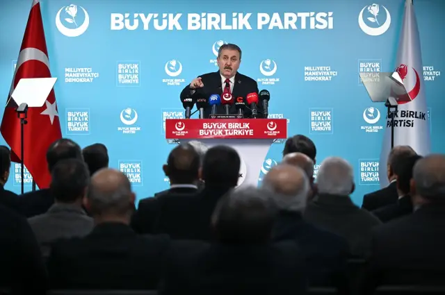 Destici konuşma sırasında