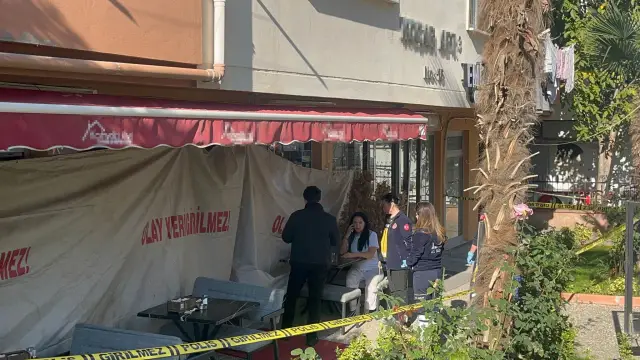 Olay yerinde toplanan polis ekipleri