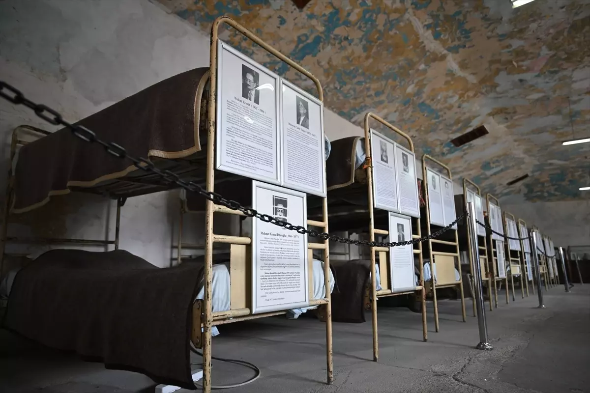 Bülent Ecevit’in Çocukluk Daktilosu Ulucanlar Cezaevi Müzesi’nde Geçici Olarak Sergileniyor