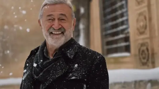 Mardin'in Tarihi Sokakları Karla Büyülendi: 'Uzak Şehir' Çekimleri Buz Gibi Bir Atmosfer Kazandı