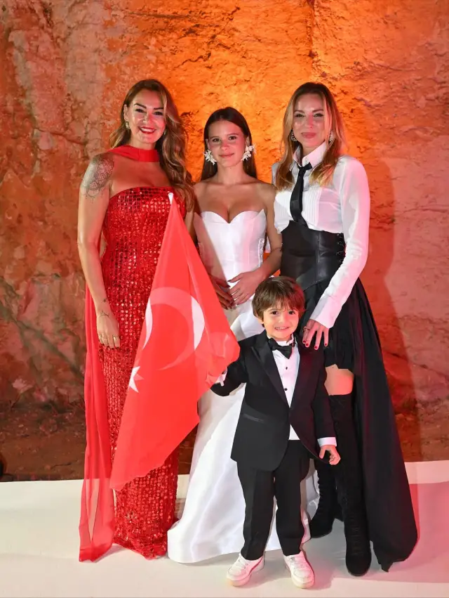 Pınar Altuğ ve Su Atacan