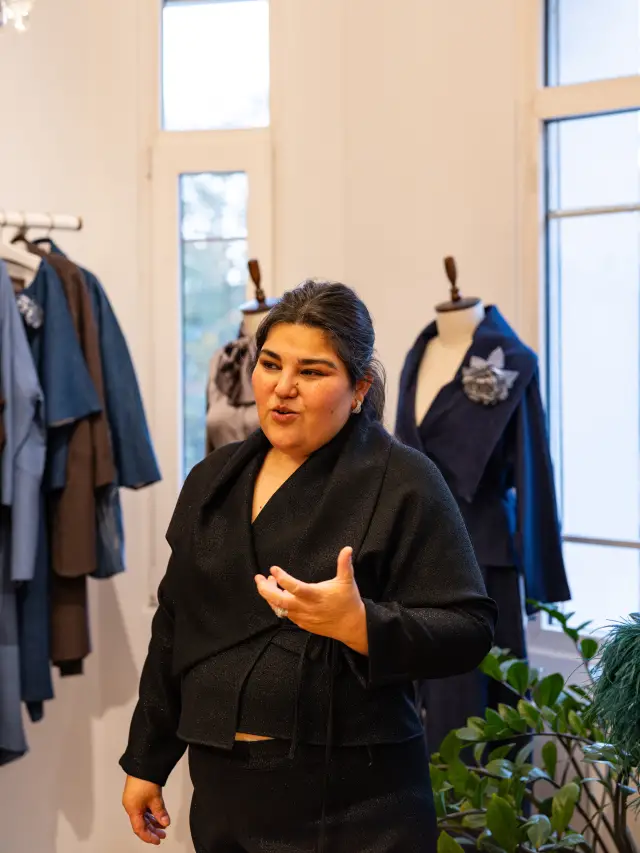 Etkinlikte sergilenen Tayland temalı moda tasarımları