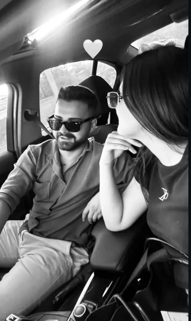 Taziye töreni ve çiçekler