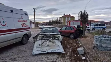 Alaca'da iki otomobil çarpıştı: Bir kişi hastaneye kaldırıldı