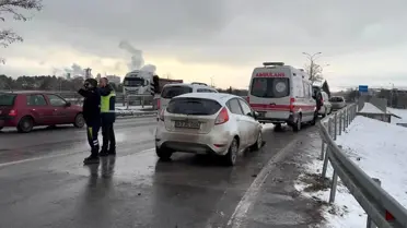 Tavşanlı’da Buzlu Yol Kazası: İki Araç Çarpıştı, 1 Yaralı